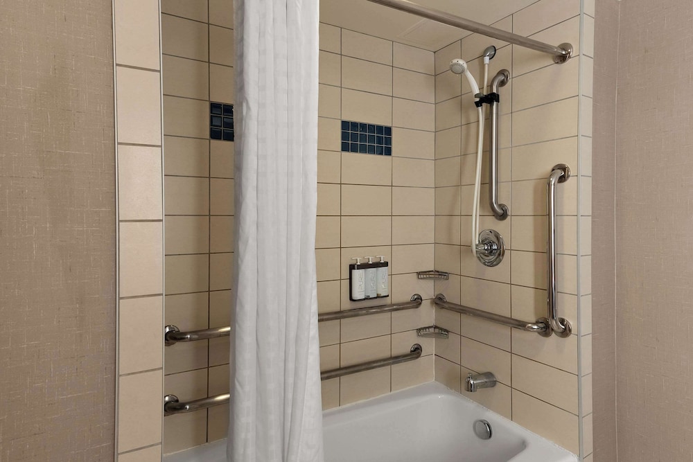 Suite, Multiple Beds, Accessible, Non Smoking - Photo 9