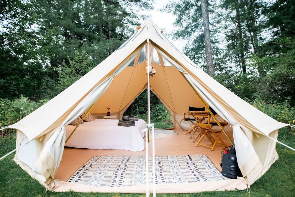 Classic Tent, 1 Queen Bed, Mountain View photo 1