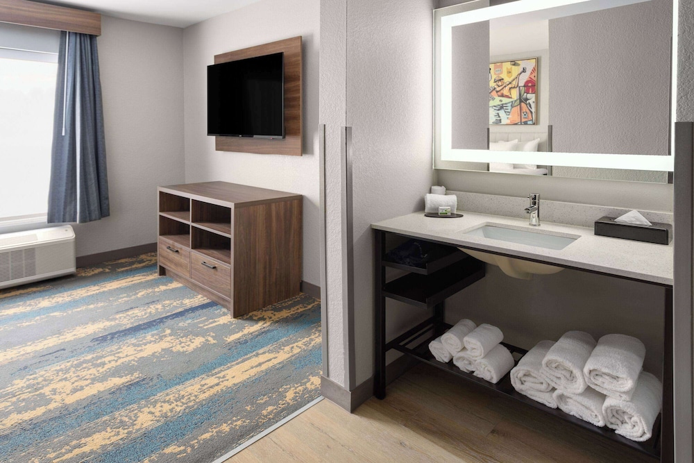 Room, Multiple Beds, Non Smoking (Shower) - Photo 2