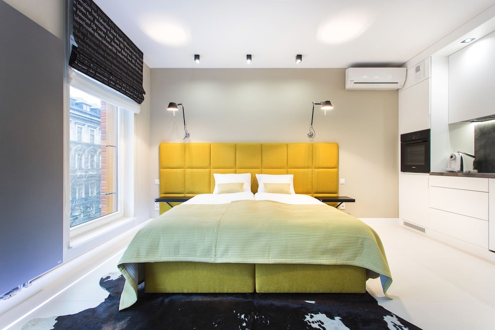 Deluxe Studio Suite