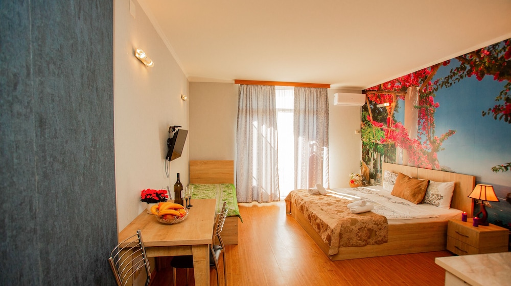 Classic Triple Room, Sea View, Beachfront photo 3