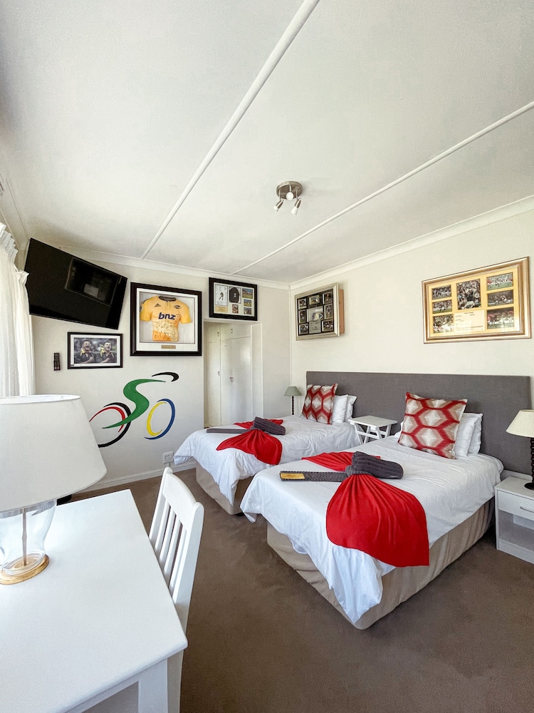 Luxury House photo 2