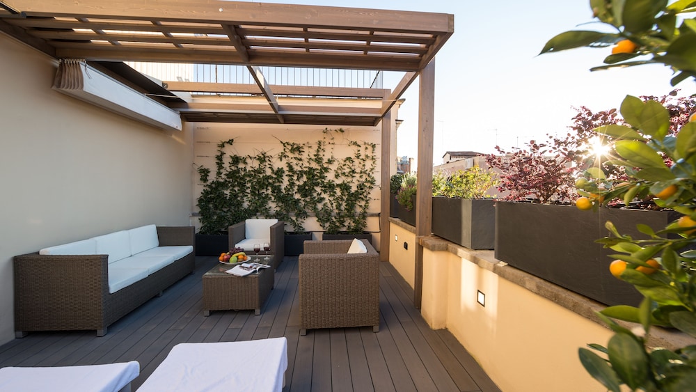 Junior Studio Suite, Terrace thumbnail 5