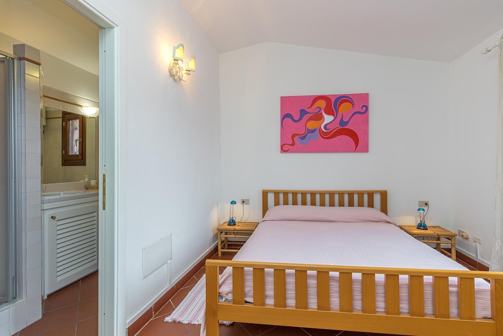 Family Apartment, 2 Bedrooms, 2 Bathrooms (Erica Primo Piano 150mt From The) photo 1