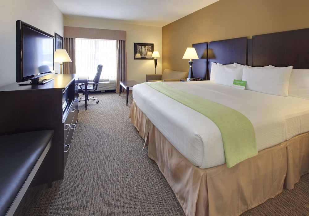 Family Suite, Multiple Beds, Non Smoking (1 King Bed and 2 Twin Beds)