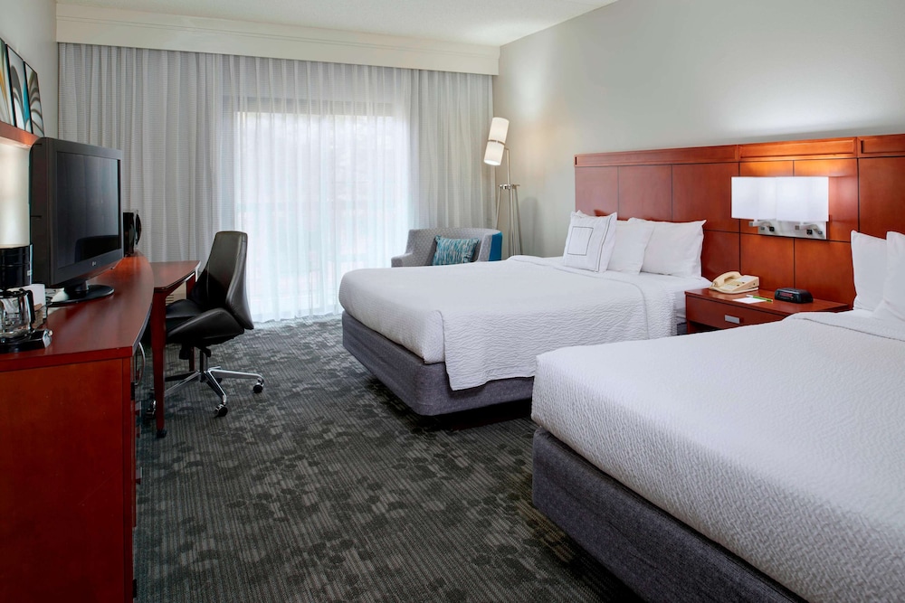 Deluxe Room, 2 Queen Beds - Photo 1