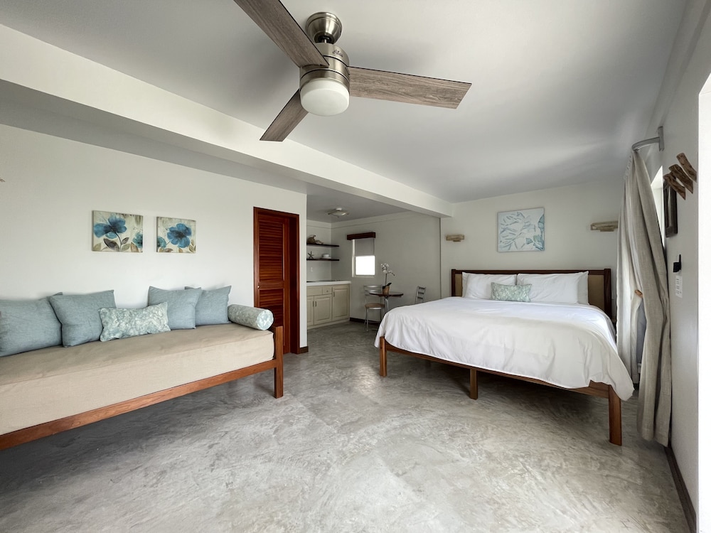Ocean View Junior Suite Pool Deck: King photo 1