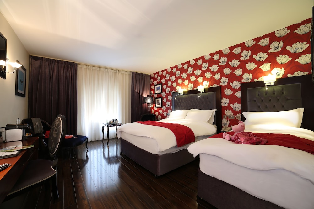 Deluxe Triple Room, Multiple Beds, Accessible photo 3