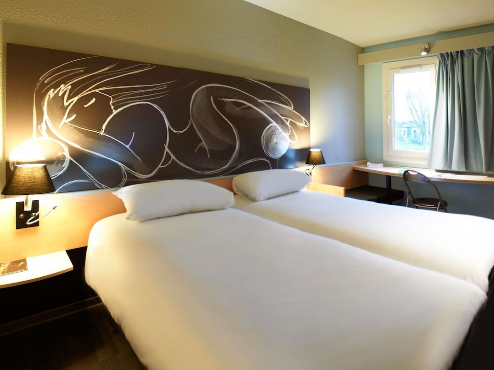 Standard Room, 2 Twin Beds - Photo 1