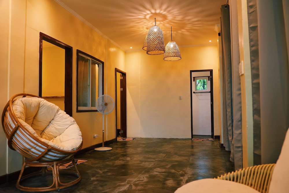 Three-Bedroom Beachfront Villa photo 3