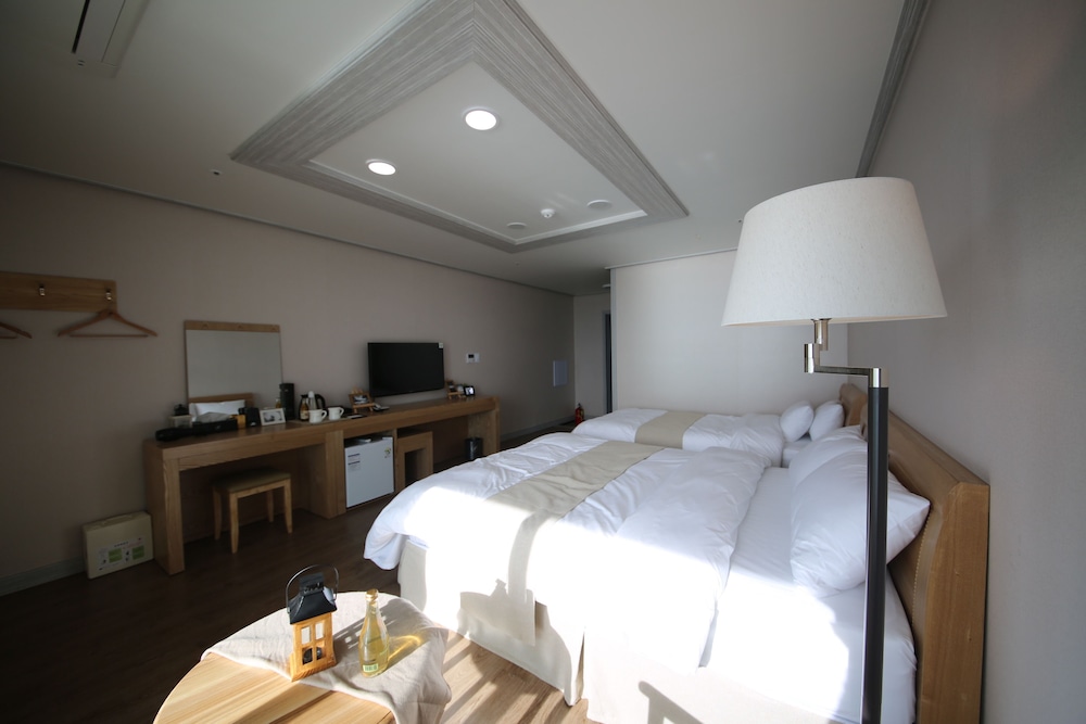 Standard Twin Room, Sea View
