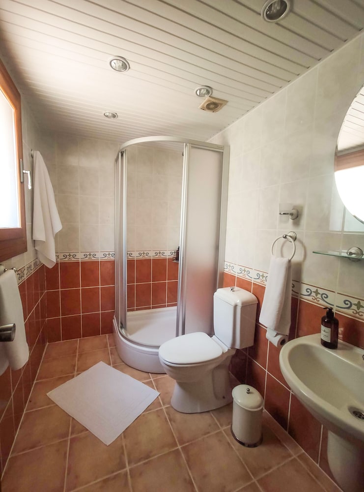 Standard Double Room - Photo 3