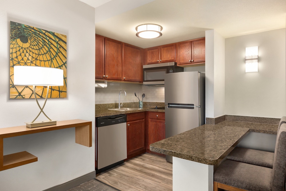Suite, 1 Bedroom, Kitchen - Photo 2