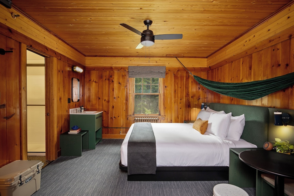 Standard Suite, Multiple Beds (Junior Family King Suite) photo 2