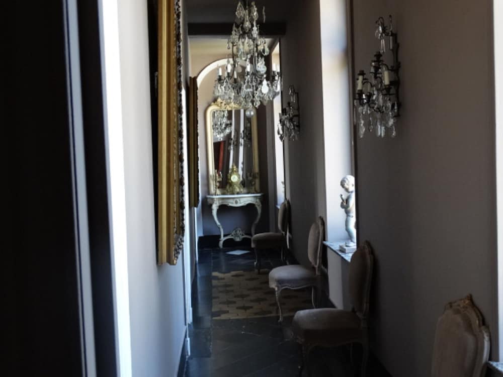 Romantic Quadruple Room, Private Bathroom, Courtyard View (Suite Française) photo 3