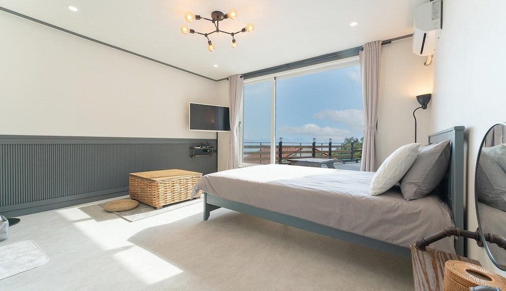 Basic Room, 1 Bedroom (Chocolate Blanc (Ocean View)) photo 1