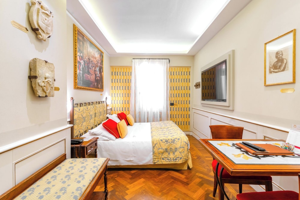 Classic Double or Twin Room - Photo 19