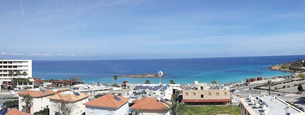 Classic Double Room, Partial Sea View - Photo 8