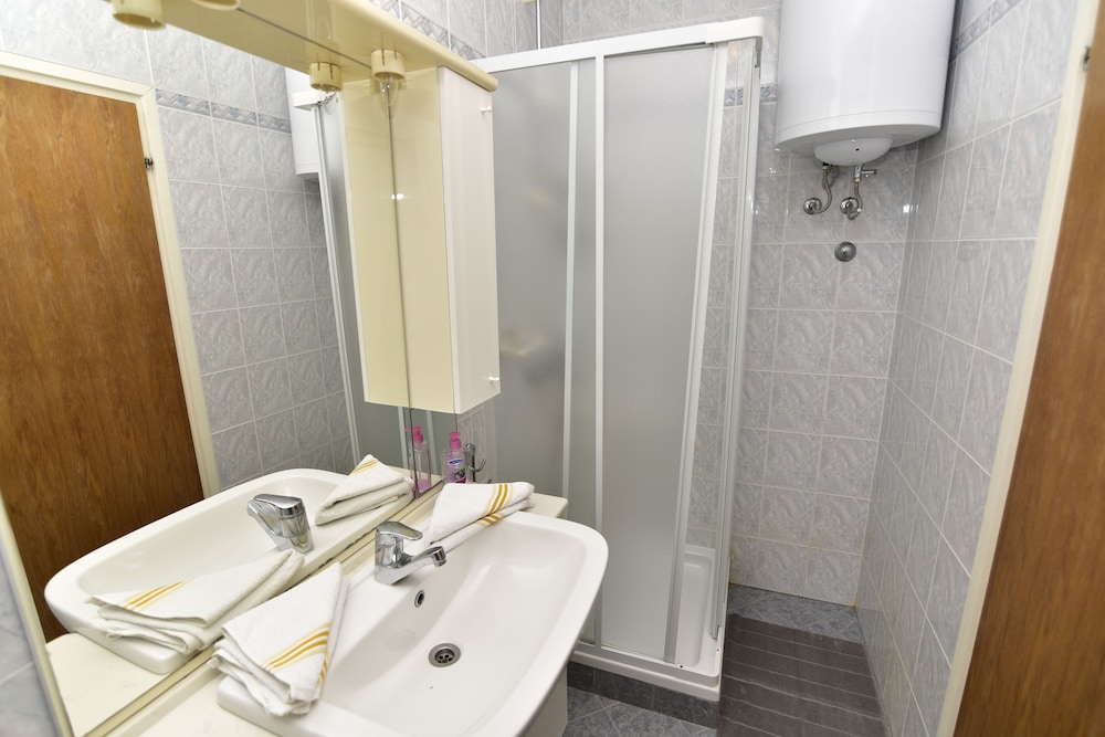 Double Room (1) photo 2