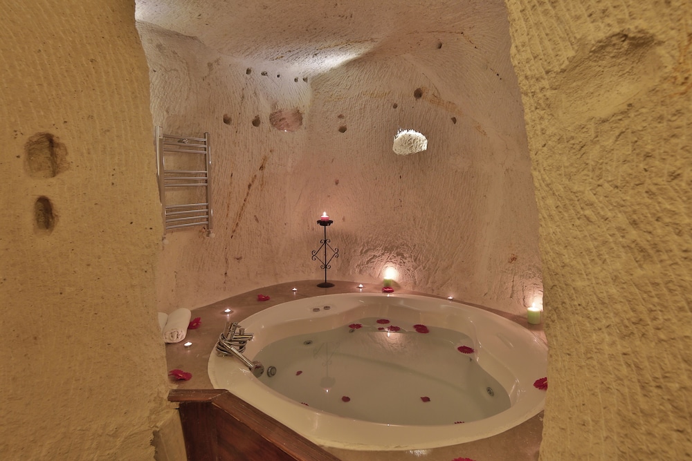 Honeymoon Room - Photo 1