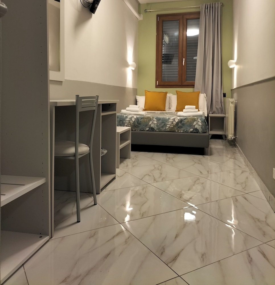 Basic Double Room, Private Bathroom photo 3