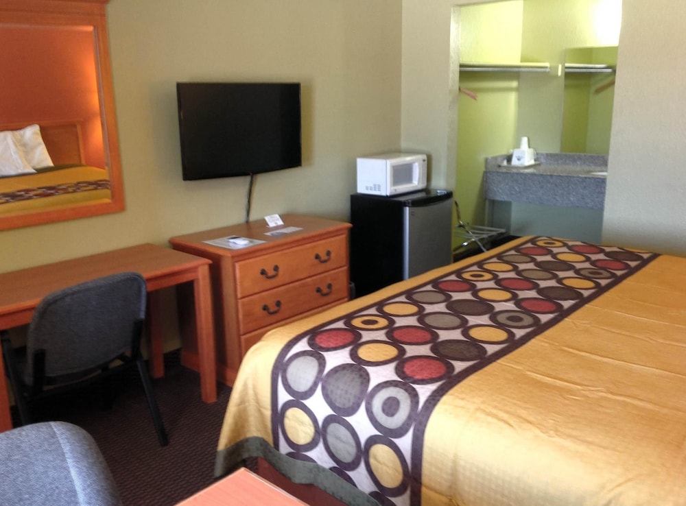 Room, 1 King Bed, Non Smoking - Photo 2