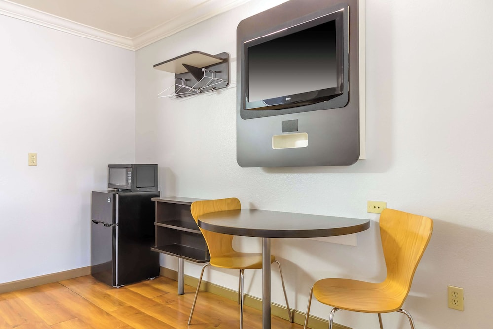 Standard Room, 2 Double Beds, Smoking, Refrigerator & Microwave photo 1