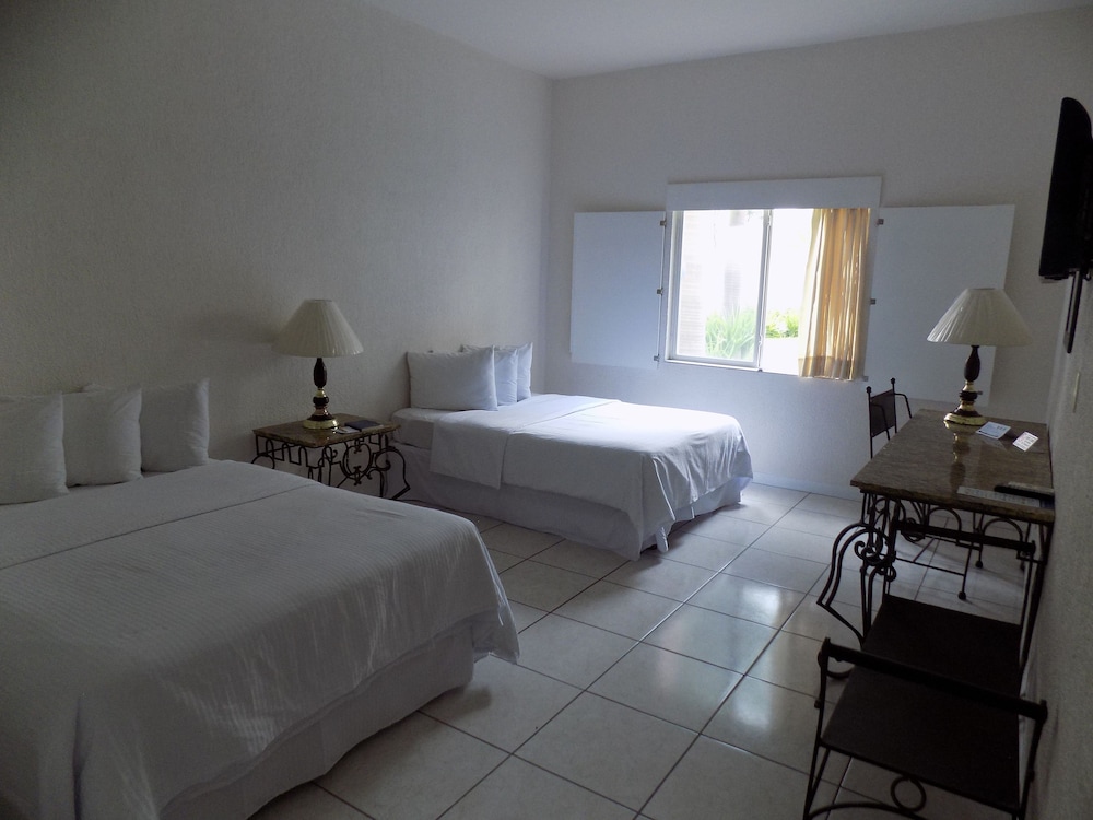 Standard Double Room, 2 Double Beds - Photo 6