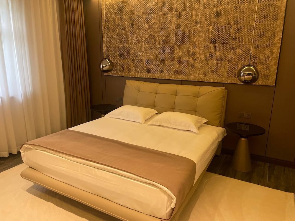 Deluxe Double Room Single Use photo 3