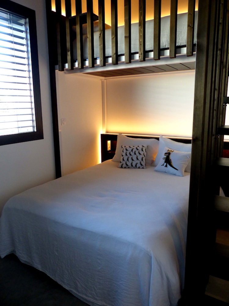 Room 5, Double