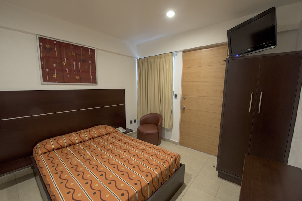 Standard Single Room, 1 Queen Bed - Photo 1