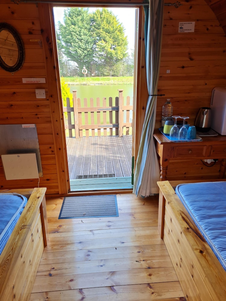 Classic Chalet, Lake View (Swallow - Glamping Pod ) - Photo 8