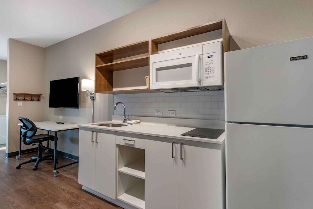 Standard Studio, 2 Queen Beds, Non Smoking, Refrigerator (Microwave) - Photo 2