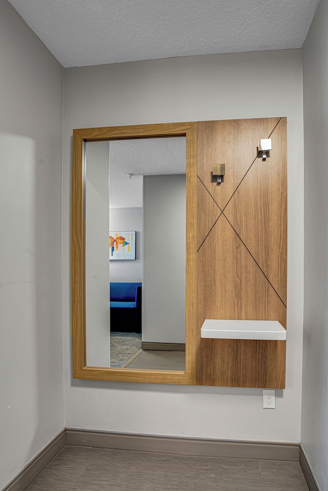 Standard Room, 1 Queen Bed, Accessible (Accessible Tub) - Photo 4