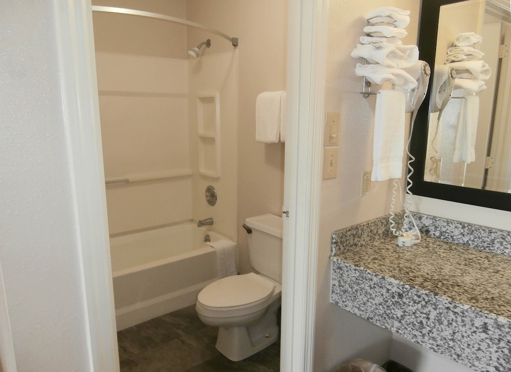 Deluxe Room, 2 Queen Beds, Accessible, Non Smoking - Photo 3