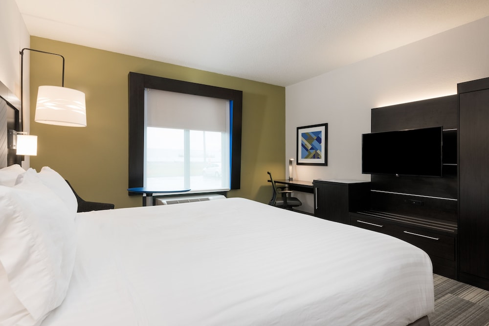 Standard Room, 1 King Bed, Accessible (Communications, Mobil, Roll-In Shower) - Photo 2