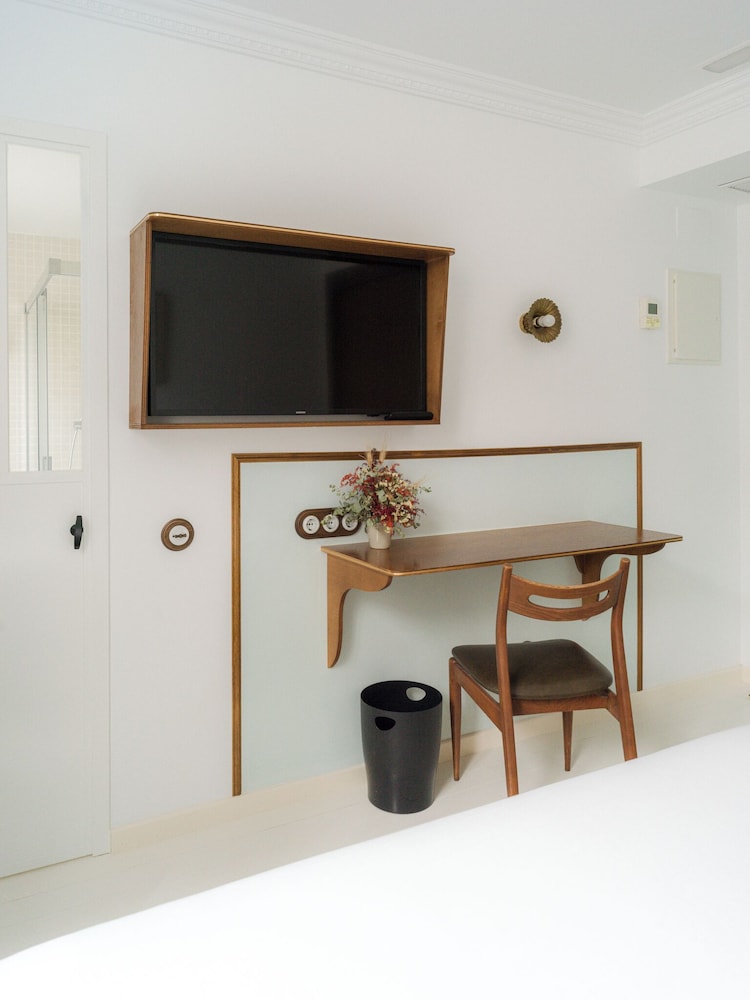 Superior Room, 1 Queen Bed - Photo 9