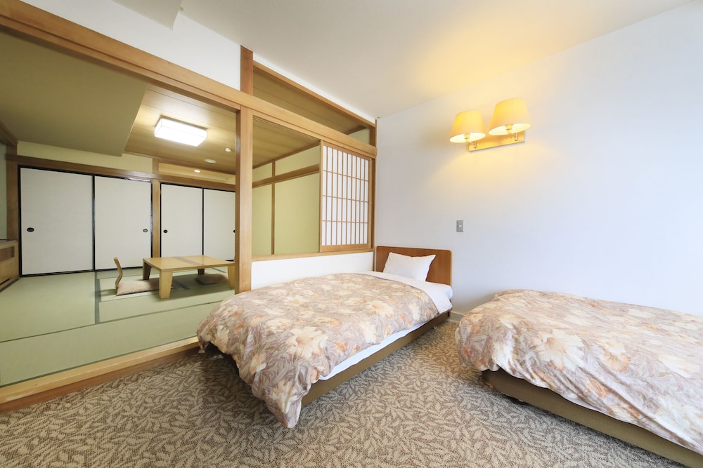 Japanese Western Twin Room, (No View) photo 2
