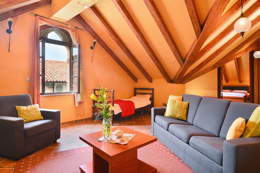 Family Suite, 2 Bedrooms, City View photo 2
