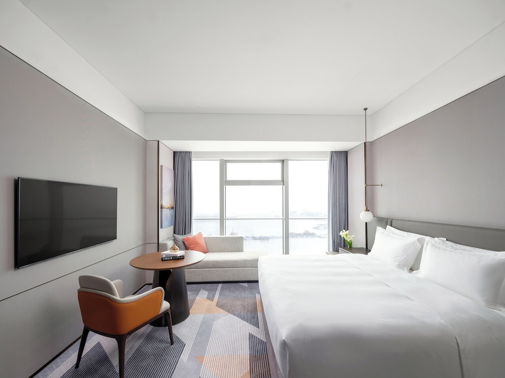 Executive Room, 1 King Bed, River View