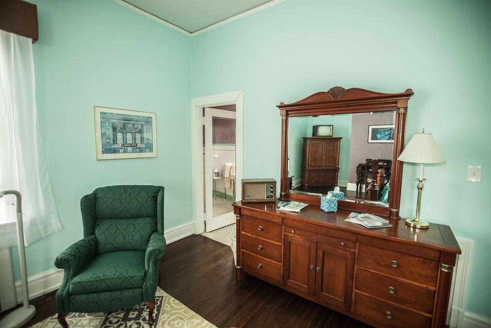 Traditional Room, 1 Queen Bed photo 2