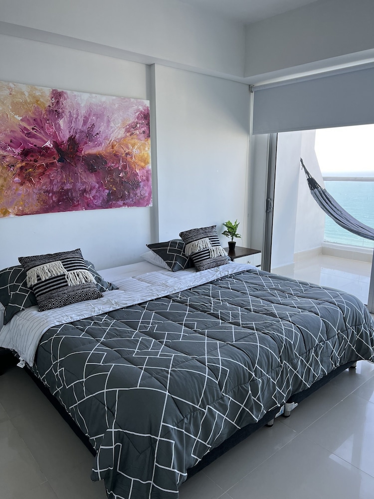 Junior Suite, 1 King Bed with Sofa bed, Ocean View, Beachside