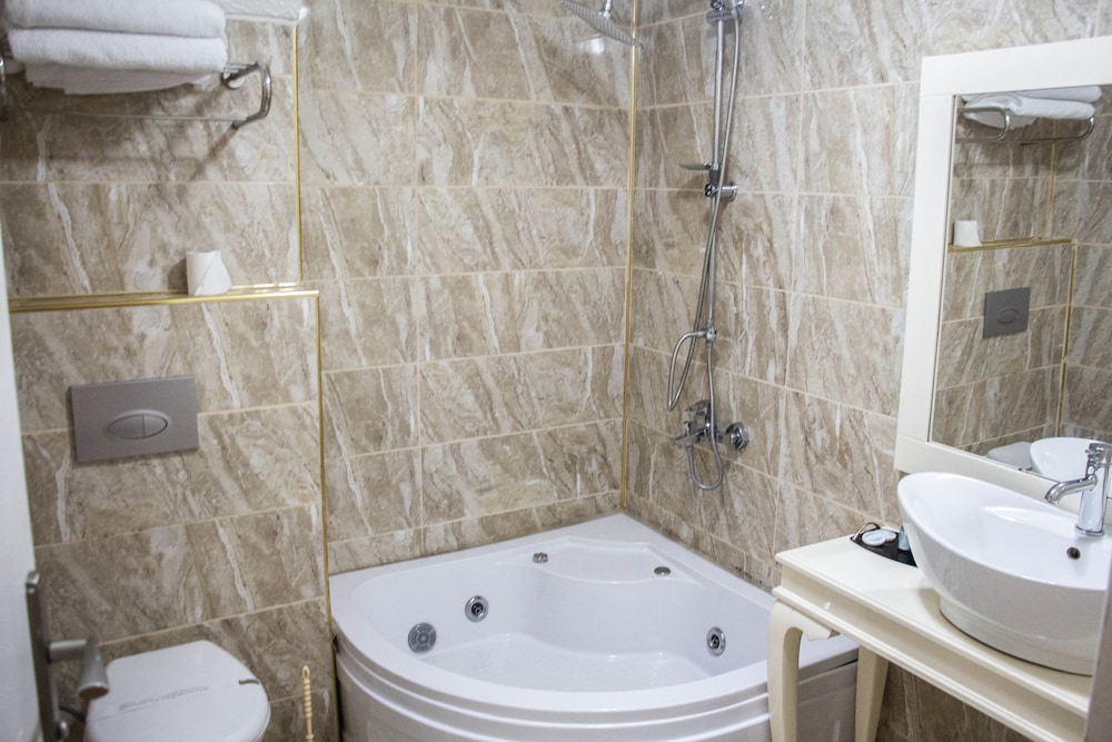 Economy Double or Twin Room, Non Smoking, Private Bathroom photo 1