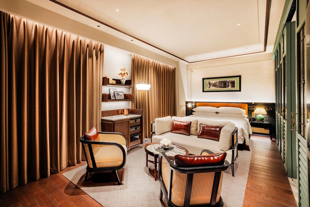 Deluxe Room, 1 Queen Bed, City View photo 2