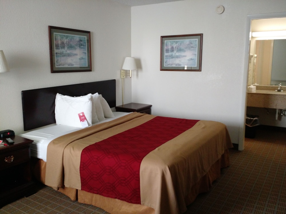 Standard Room, 1 King Bed, Non Smoking - Photo 5