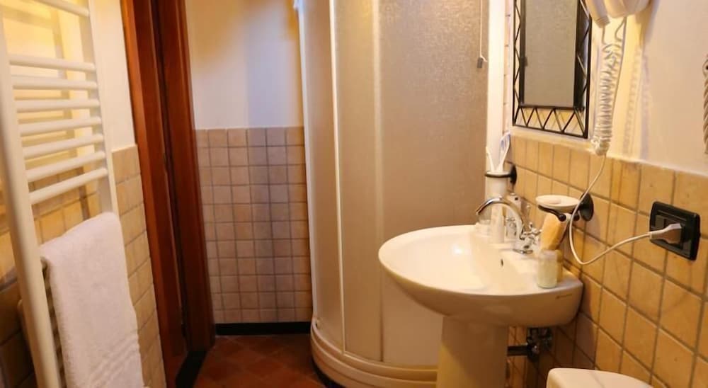 Family Quadruple Room - Photo 15