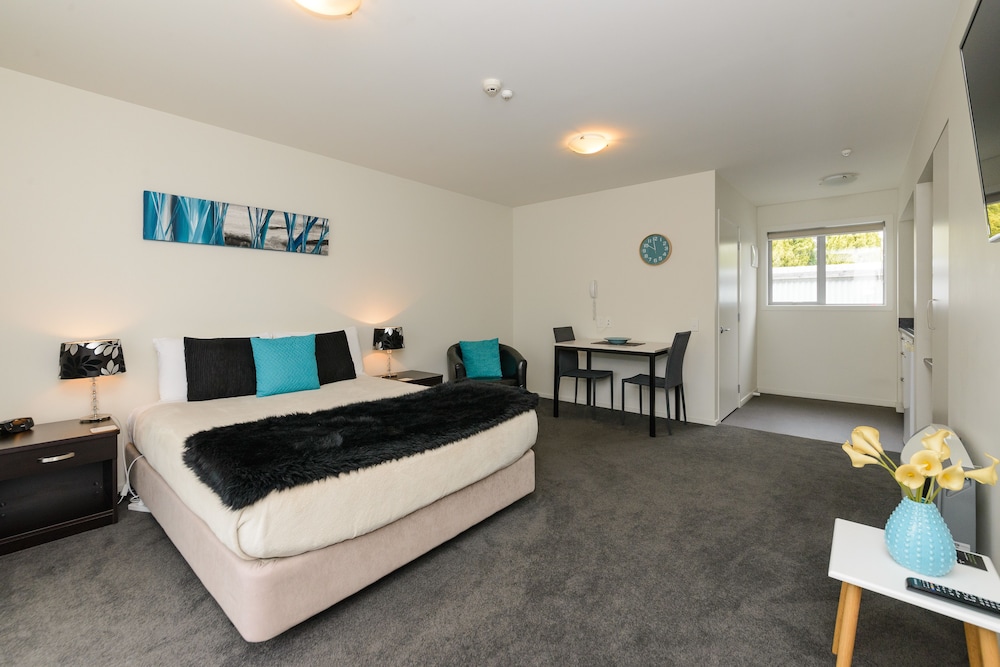 Standard Studio, Kitchenette (Queen Studio Unit)