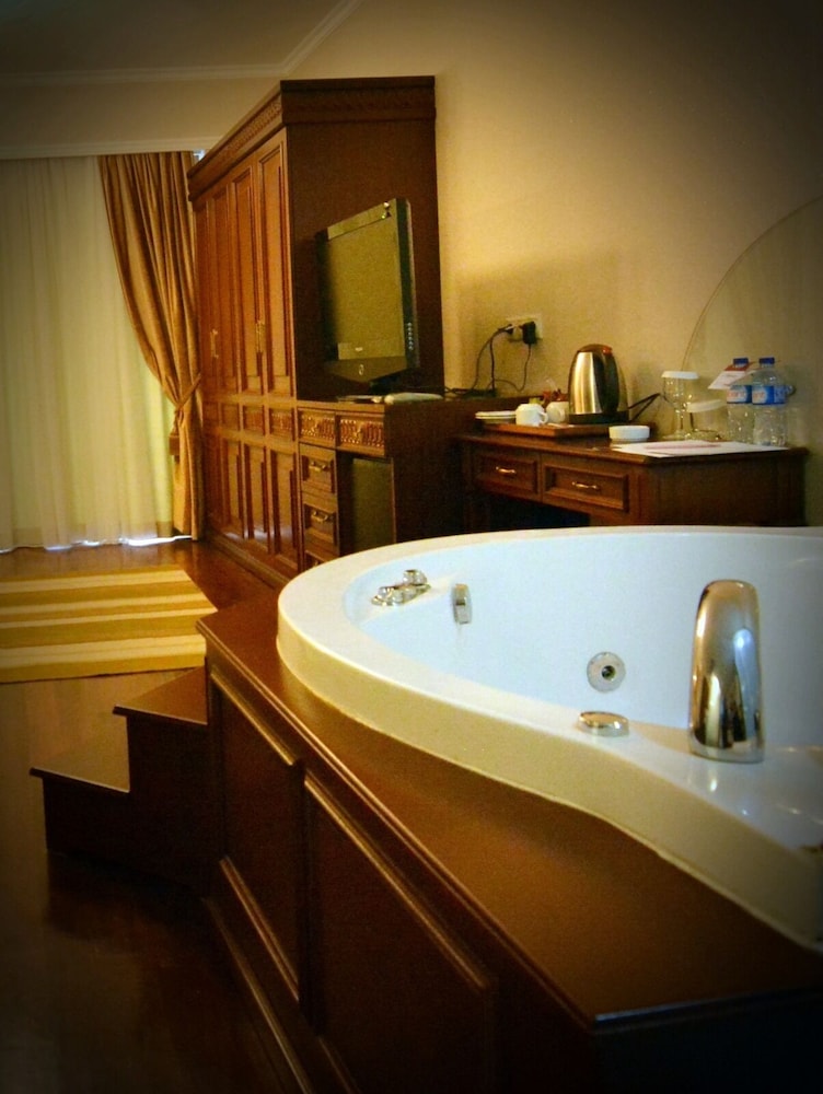 Deluxe Double or Twin Room - Photo 17