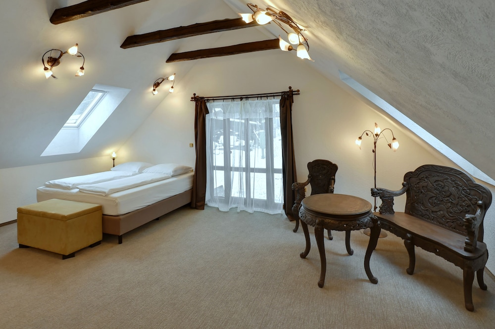 Deluxe Suite, 1 Bedroom, Jetted Tub, Garden View photo 1