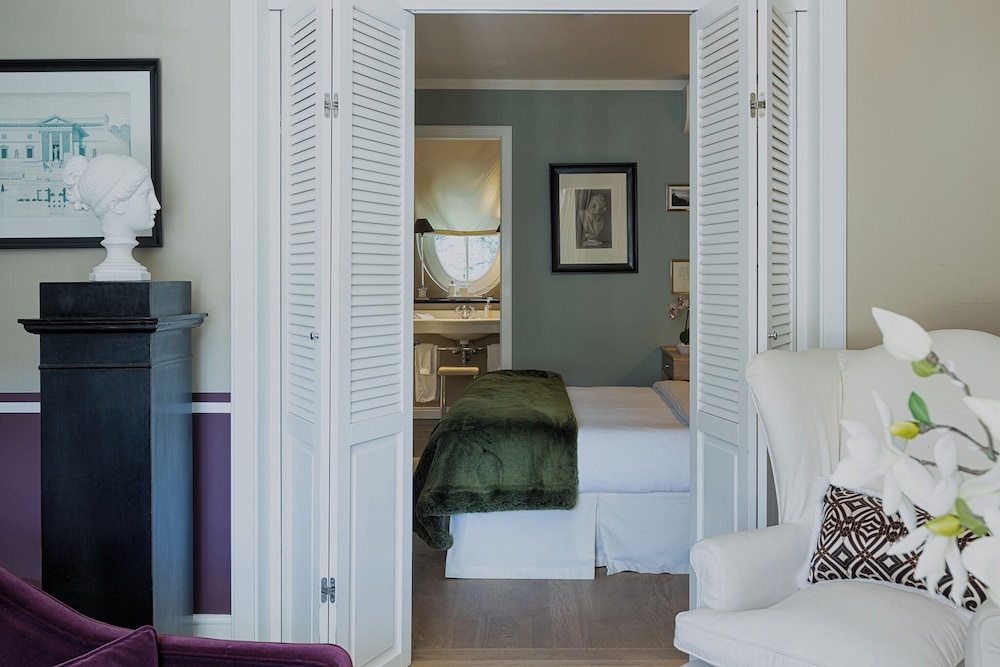 Superior Suite - Photo 5